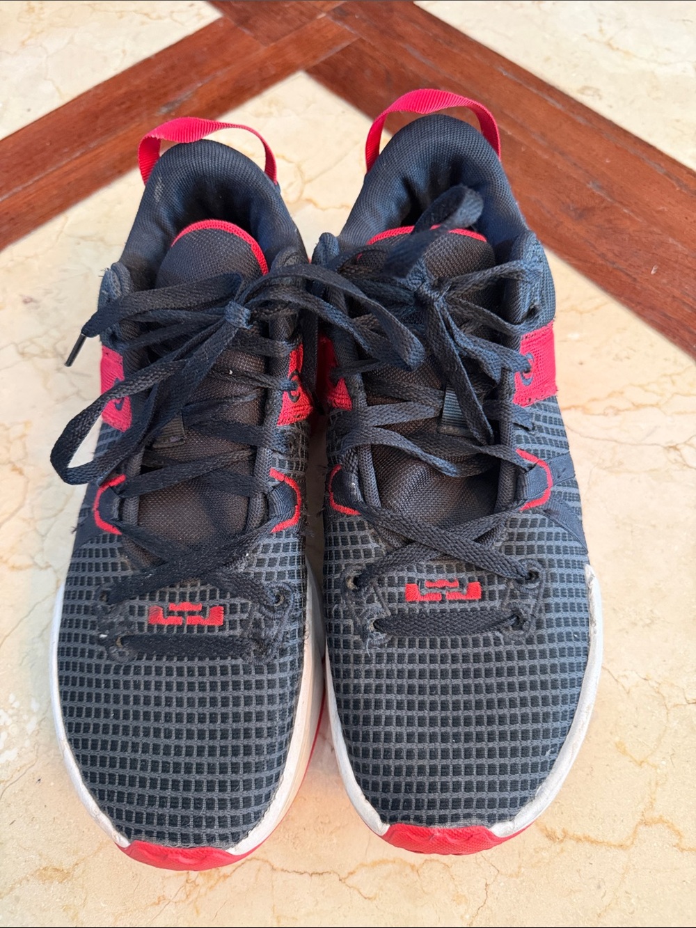 Nike Men's Black and Red Athletic Sneakers